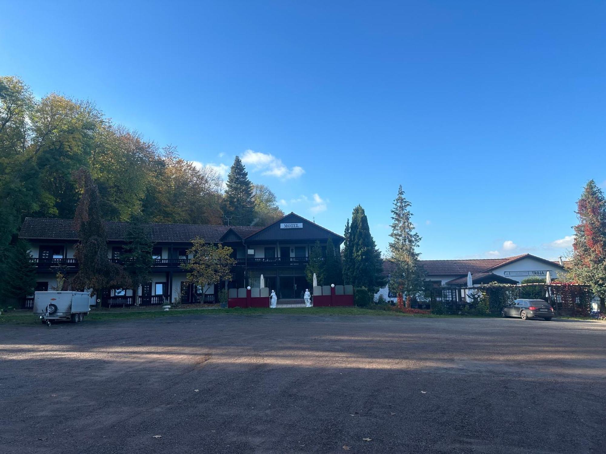Motel Zur Festwiese Gierstadt Екстер'єр фото