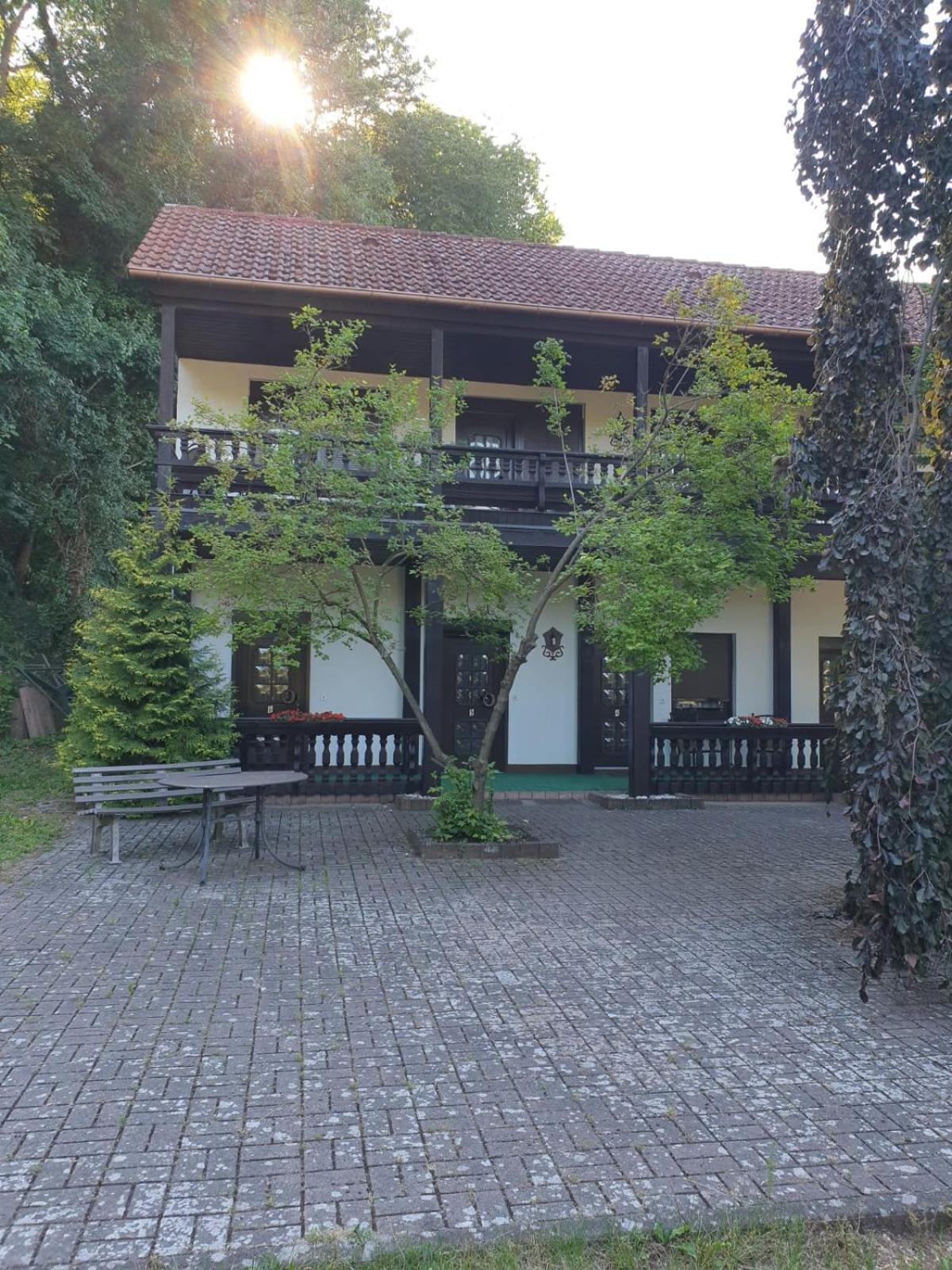 Motel Zur Festwiese Gierstadt Екстер'єр фото