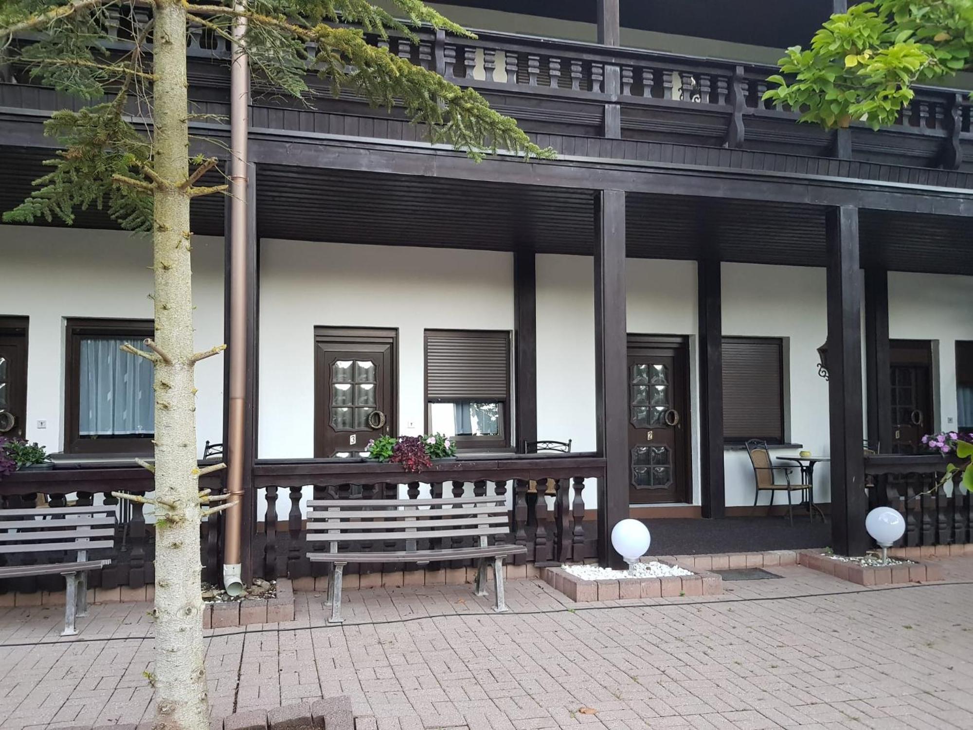 Motel Zur Festwiese Gierstadt Екстер'єр фото