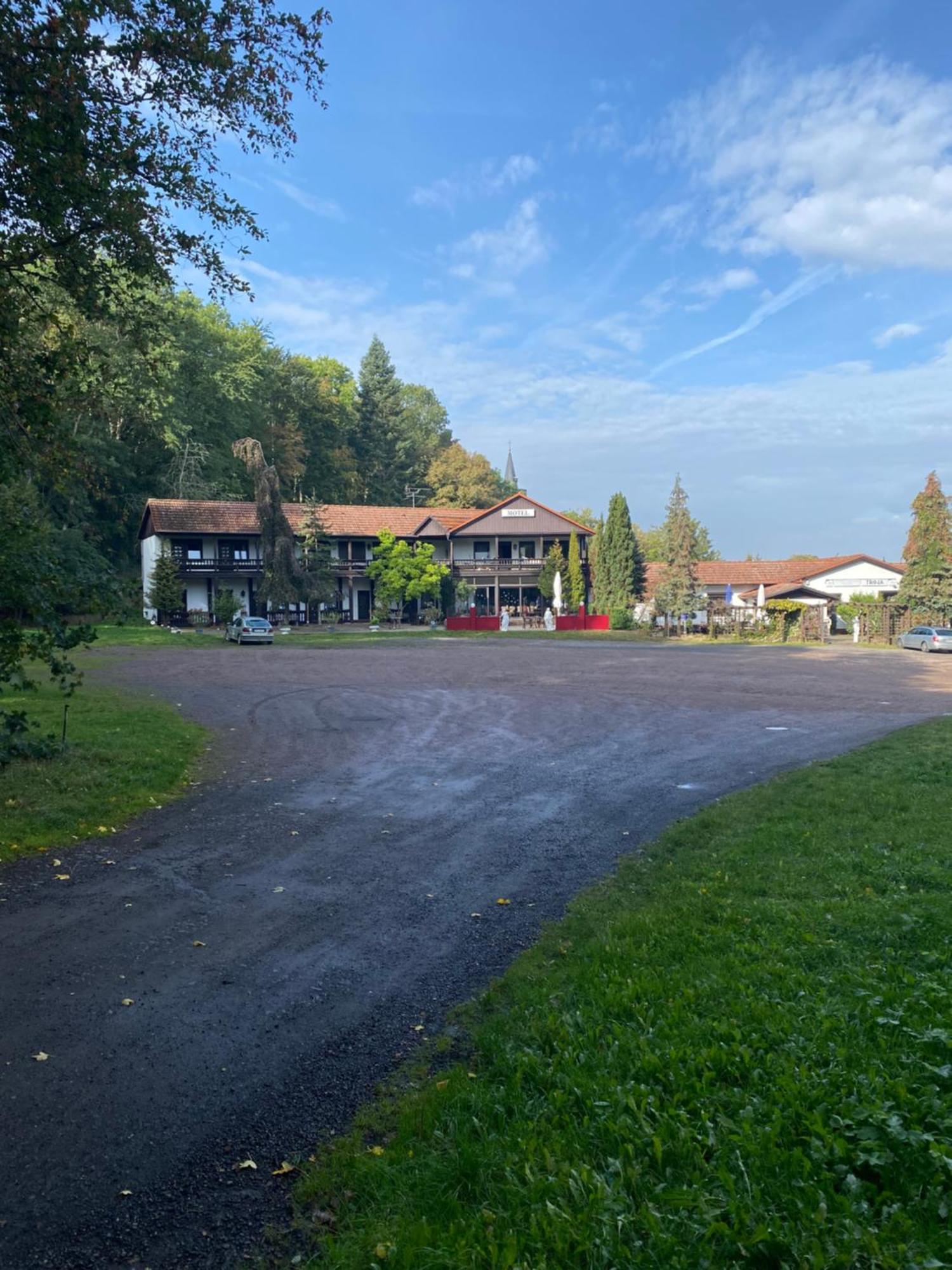 Motel Zur Festwiese Gierstadt Екстер'єр фото