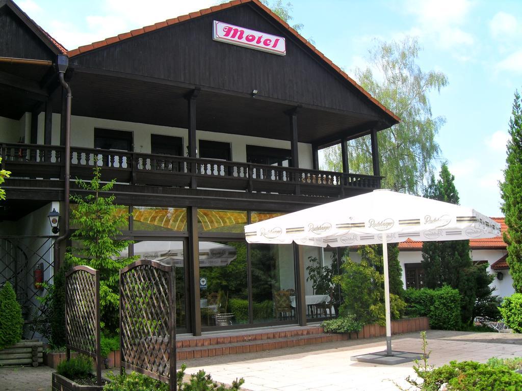Motel Zur Festwiese Gierstadt Екстер'єр фото