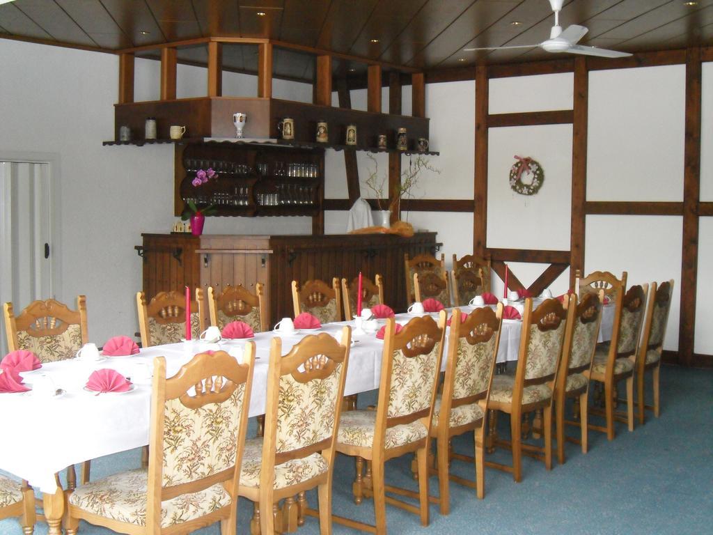 Motel Zur Festwiese Gierstadt Екстер'єр фото