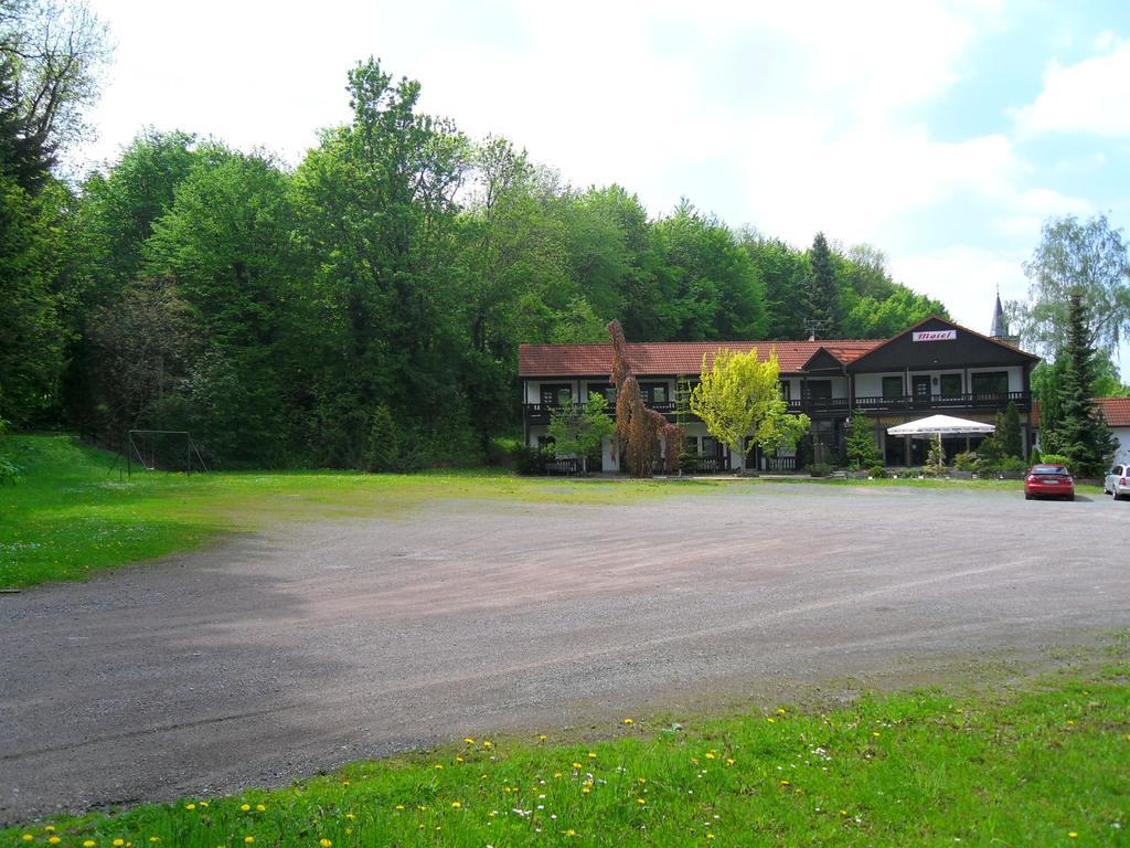 Motel Zur Festwiese Gierstadt Екстер'єр фото
