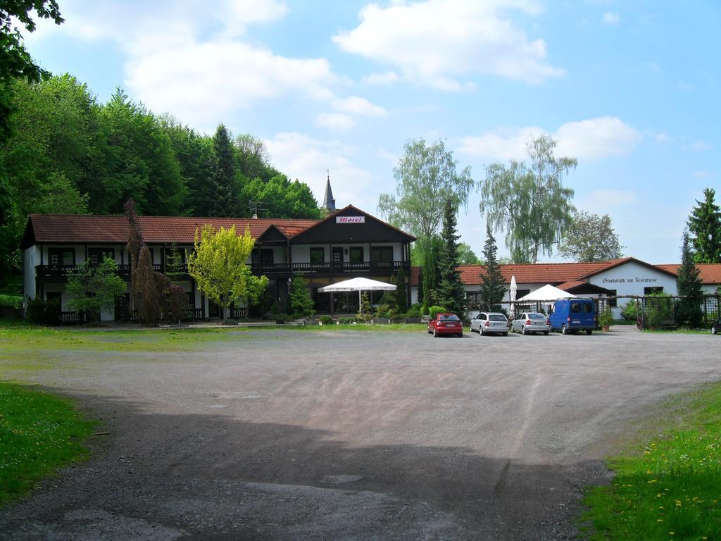 Motel Zur Festwiese Gierstadt Екстер'єр фото